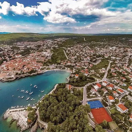2 Bedroom Amazing In Διαμέρισμα Pinezići