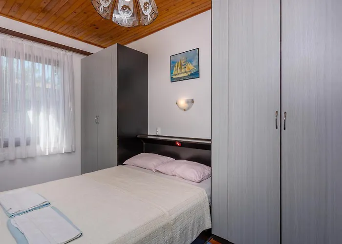 2 Bedroom Amazing In Apartament Pinezići