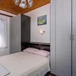2 Bedroom Awesome In 아파트 Pinezići