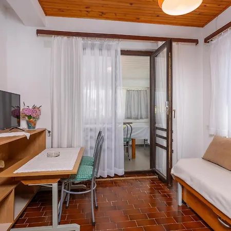 アパート 2 Bedroom Front In Pinezići