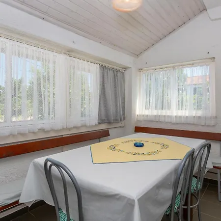 アパート 2 Bedroom Front In
