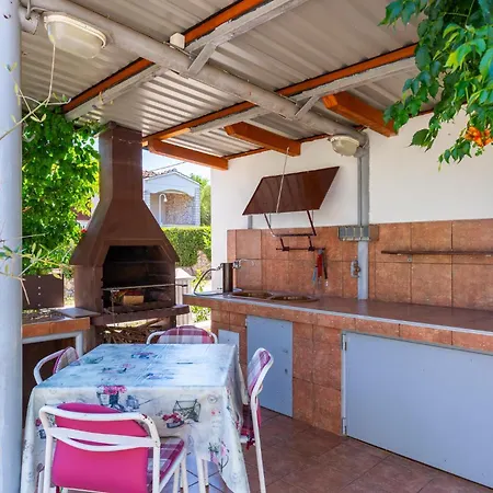 2 Bedroom Front In Pinezići